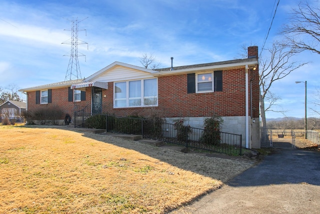 view of front of house with a front lawn