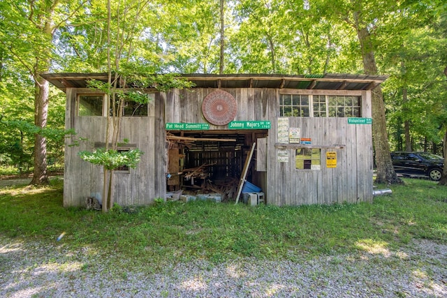 view of outbuilding