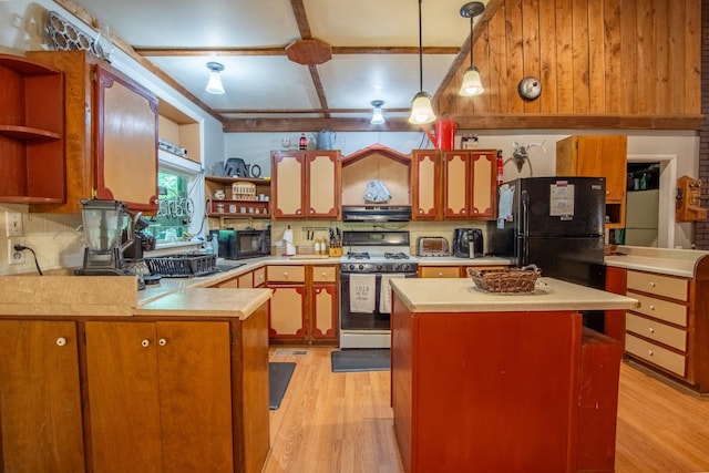 kitchen with tasteful backsplash, decorative light fixtures, light hardwood / wood-style flooring, kitchen peninsula, and black appliances