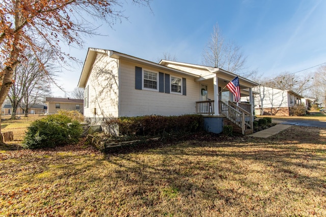 view of front of property with a front lawn