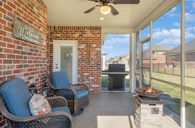 sunroom / solarium with ceiling fan