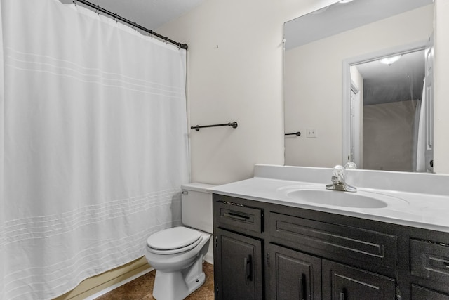 bathroom with a shower with curtain, vanity, and toilet