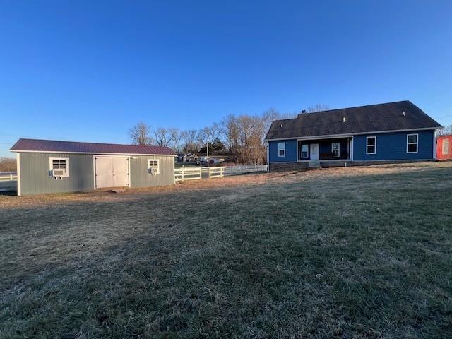 back of house featuring a yard