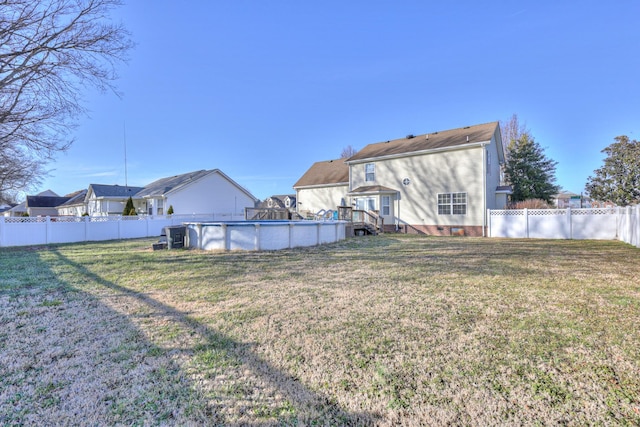 view of yard featuring a fenced in pool