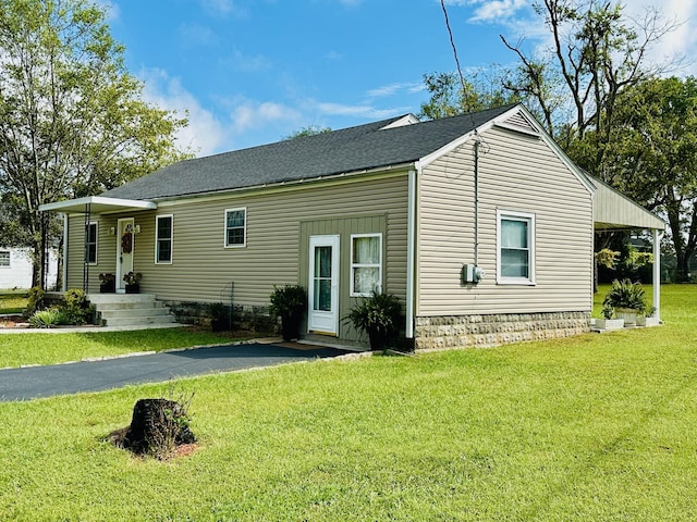 view of front of home with a front yard