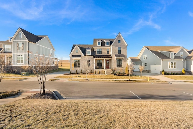 view of front facade featuring a front lawn