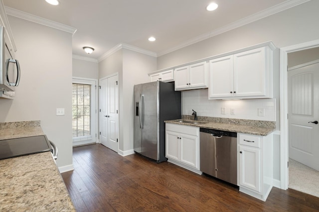 kitchen with sink, dark wood-type flooring, appliances with stainless steel finishes, backsplash, and white cabinets