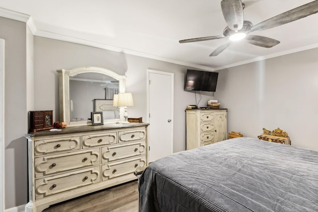 bedroom with ornamental molding, ceiling fan, and light hardwood / wood-style floors