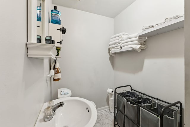 bathroom featuring sink