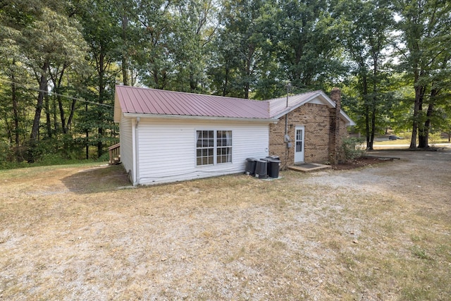 exterior space featuring a yard