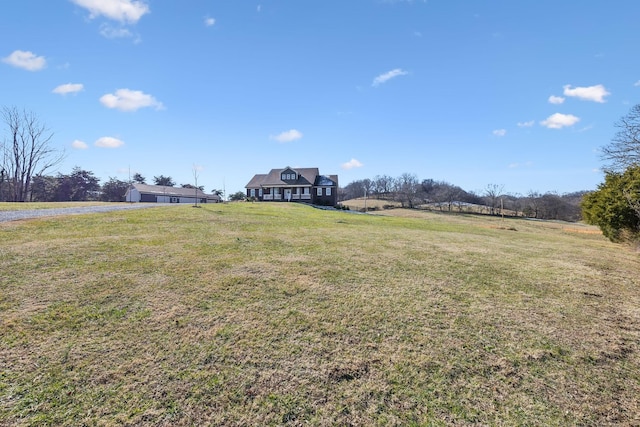 view of yard featuring a rural view