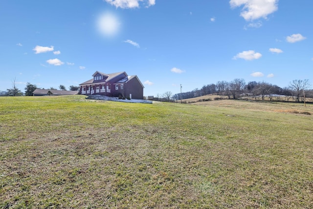 view of yard featuring a rural view