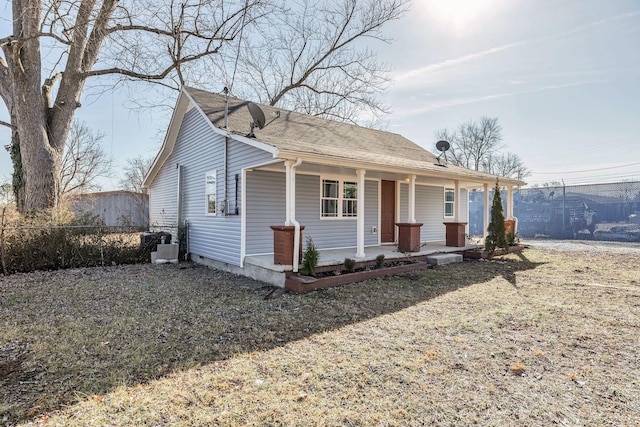 view of front of property featuring covered porch