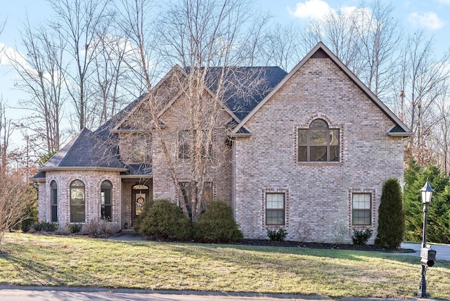 view of front of home with a front lawn