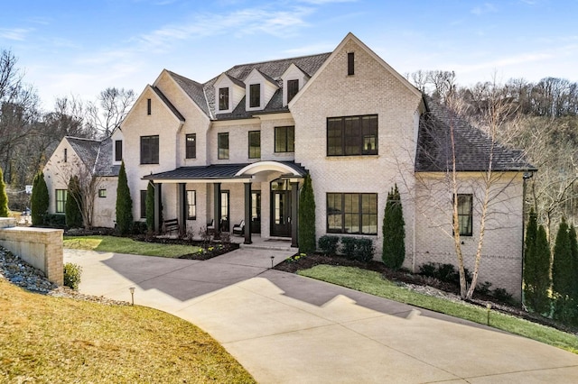 view of front of property featuring covered porch and a front lawn