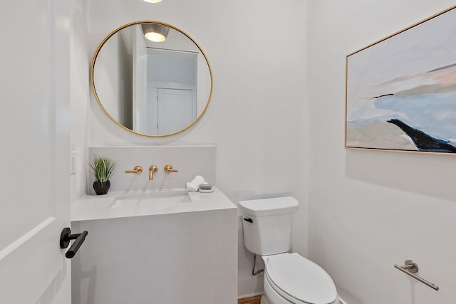 bathroom featuring toilet and sink