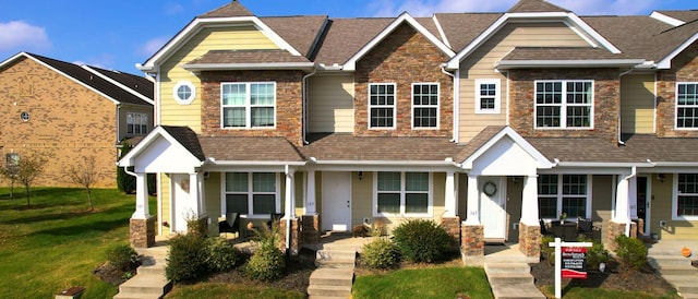 view of front of house with a front lawn