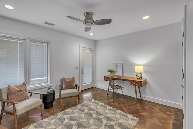 sitting room with ceiling fan