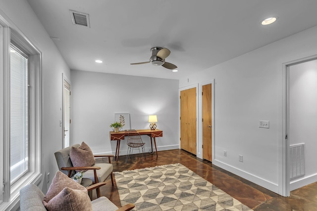 sitting room with ceiling fan