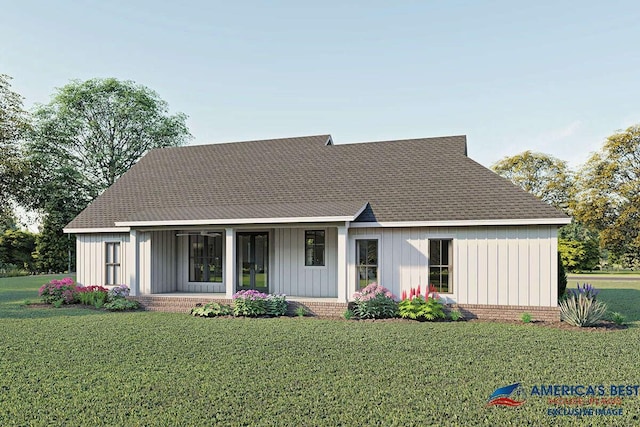 view of front of property featuring covered porch and a front lawn