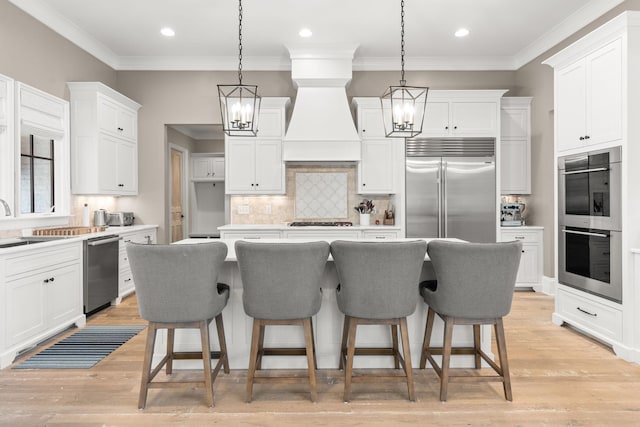 kitchen with pendant lighting, appliances with stainless steel finishes, and a center island