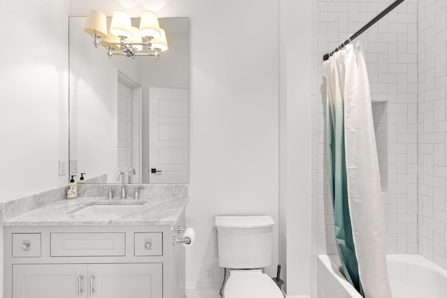 full bathroom with shower / tub combo with curtain, vanity, toilet, and a notable chandelier