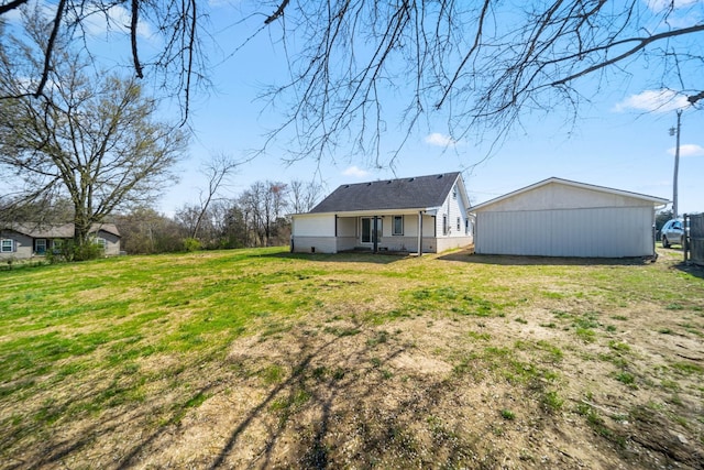 back of house featuring a lawn