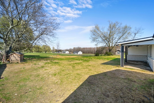 view of yard featuring a storage unit