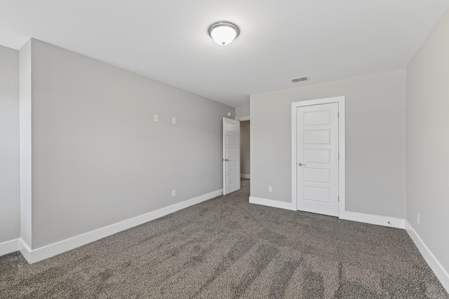 unfurnished room with carpet