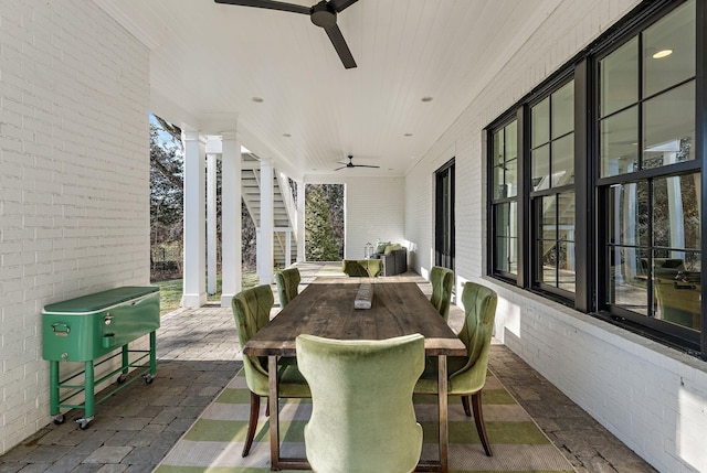 sunroom with ceiling fan