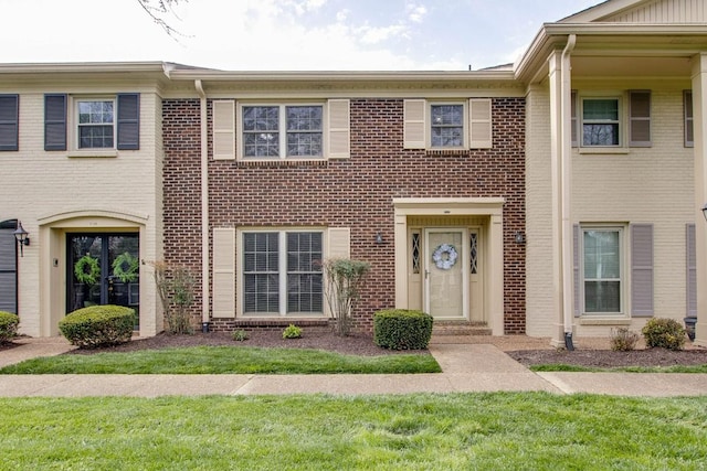 view of property featuring a front lawn