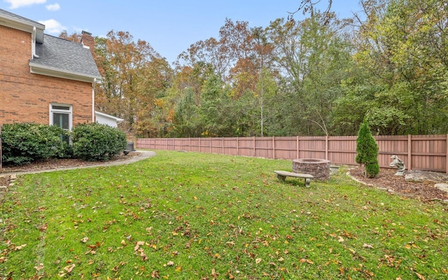 view of yard featuring a fire pit