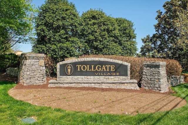 view of community / neighborhood sign