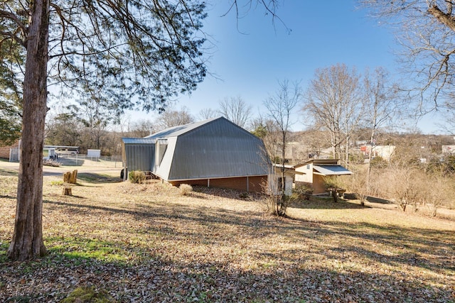 view of side of property featuring an outdoor structure