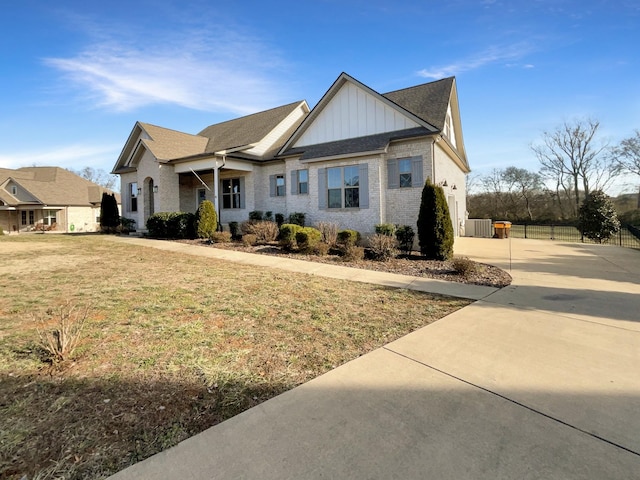 view of front facade with a front lawn