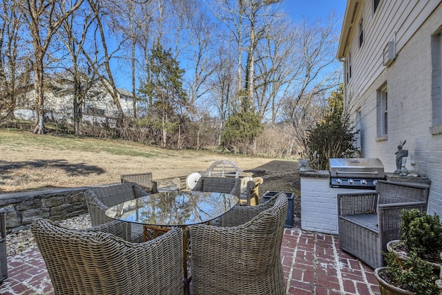 view of patio featuring an outdoor kitchen and grilling area