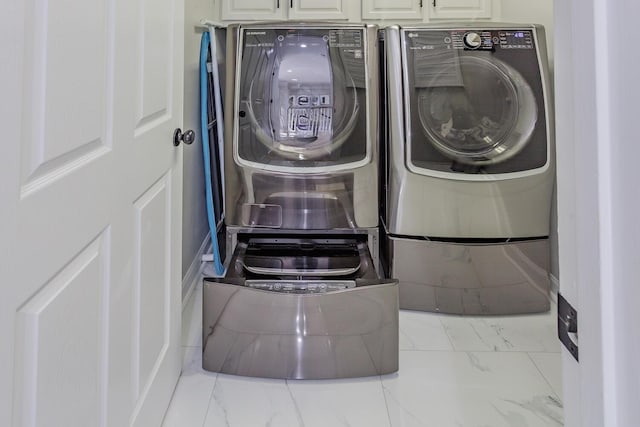 laundry room with cabinets and independent washer and dryer