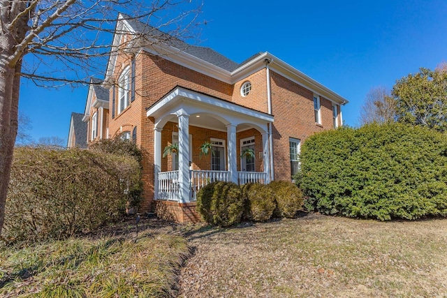 view of front of house with a porch and a front lawn