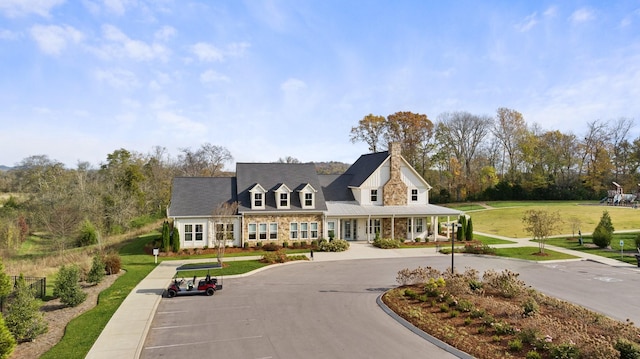 view of front facade featuring curved driveway and a front yard