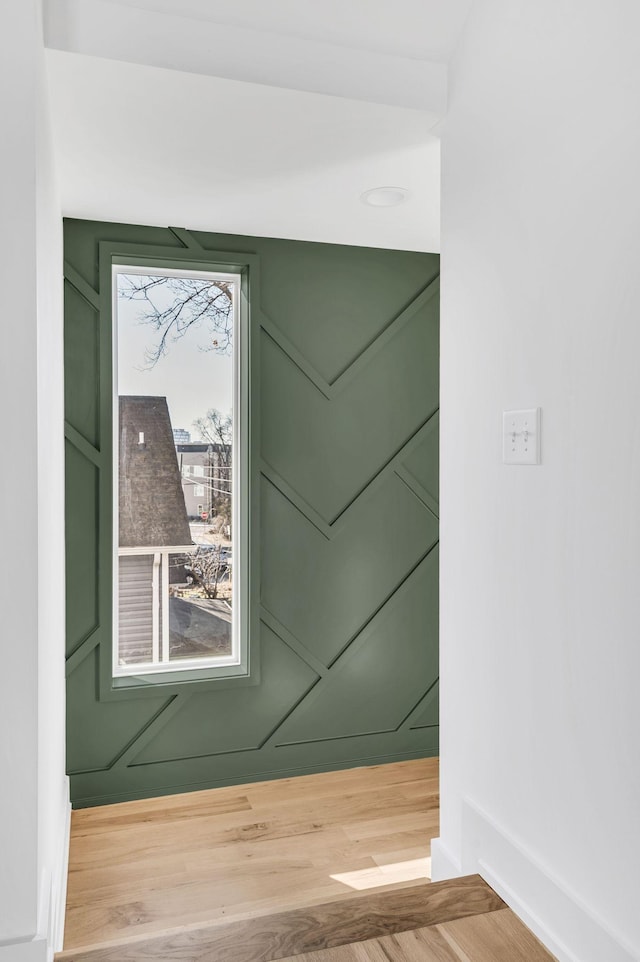 details with wood-type flooring