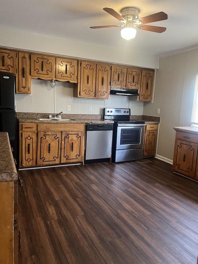 kitchen featuring stainless steel appliances, ceiling fan, sink, and dark hardwood / wood-style floors