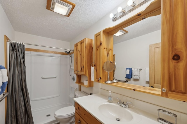 bathroom with toilet, vanity, a textured ceiling, and a shower with curtain