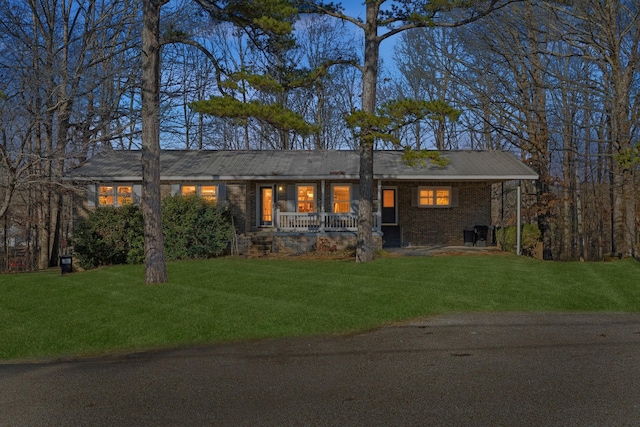 ranch-style home featuring a porch and a front yard