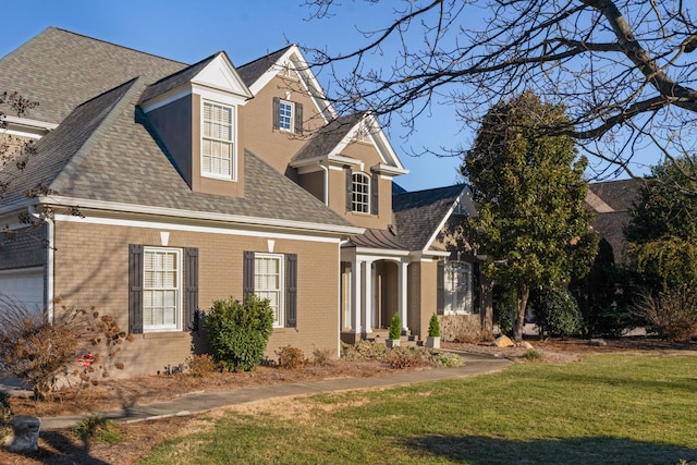 view of front of home with a front lawn