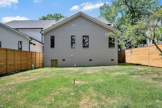 back of house featuring a yard