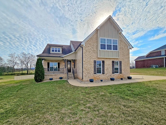 view of front of home featuring a porch and a front yard