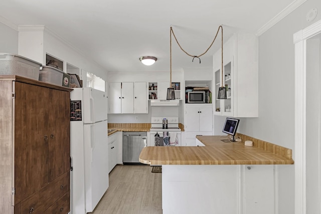 kitchen with white cabinetry, light hardwood / wood-style floors, kitchen peninsula, stainless steel appliances, and crown molding