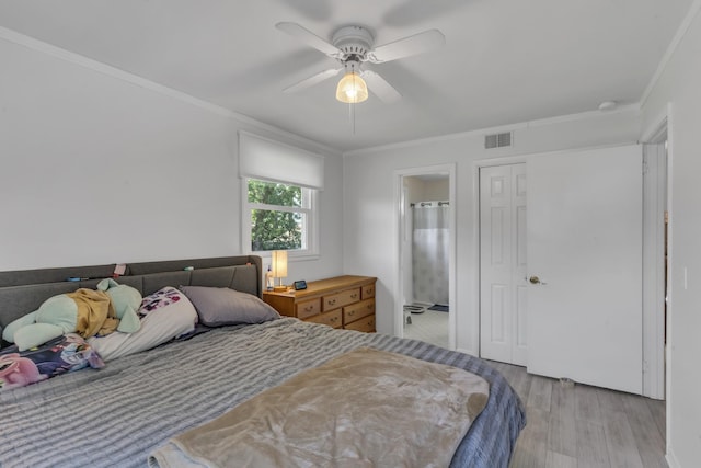 bedroom featuring crown molding, ensuite bath, light hardwood / wood-style floors, and ceiling fan