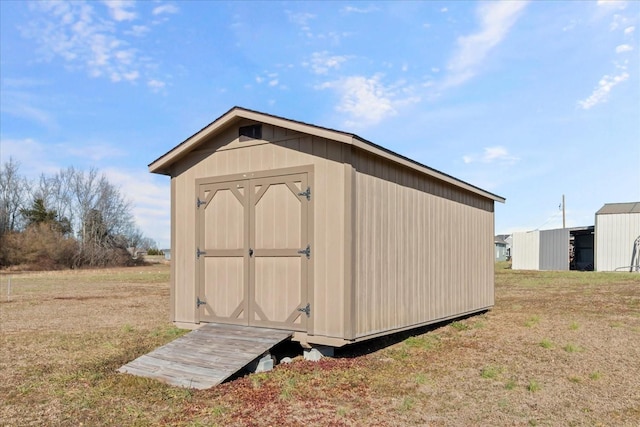 view of outdoor structure featuring a yard