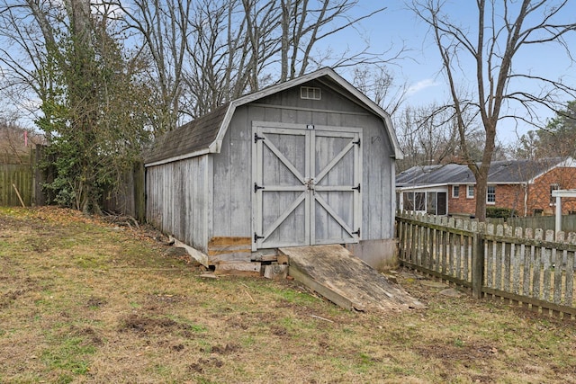 view of outdoor structure with a yard